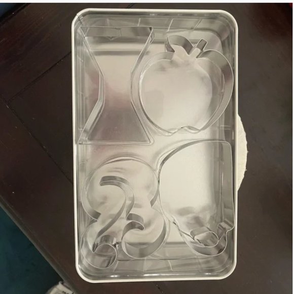 kate spade All In Good Taste Deco Dot Gift Storage Tin With Cookie Cutters *READ - Picture 4 of 14